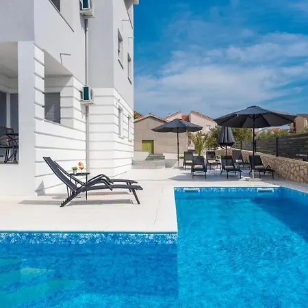 Pool Apartments Villa Oleander Novalja Exterior photo