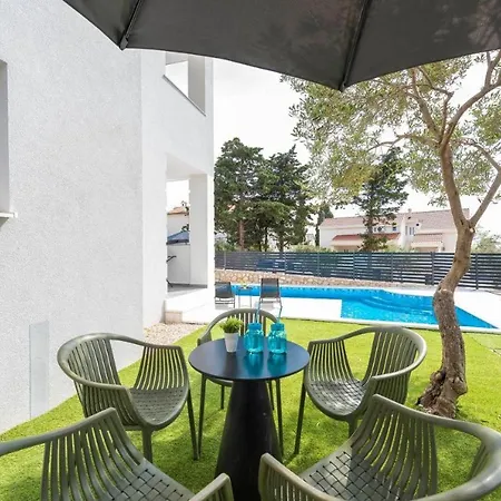 Pool Apartments Villa Oleander Novalja Exterior photo