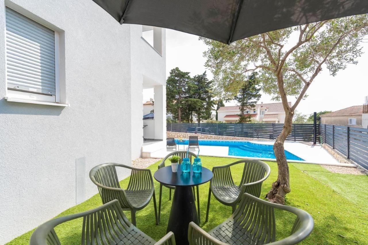 Apartment Pool Oleander Novalja